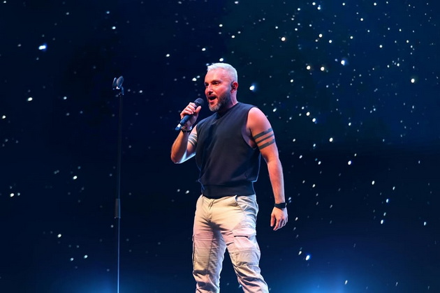 vasil-garvanliev-voodushevi-vo-london-peeshe-na-evroviziski-koncert-iako-makedonija-ne-uchestvuva-na-evrosong-video-05.jpg