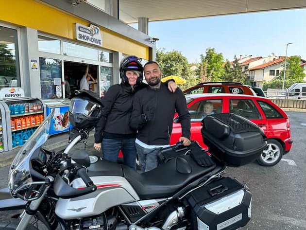kul-majka-si-gi-vozi-decata-niz-skopje-na-motocikl-tie-biraat-so-shto-kje-odime-vo-gradinka-imame-golema-kolekcija-03.jpg