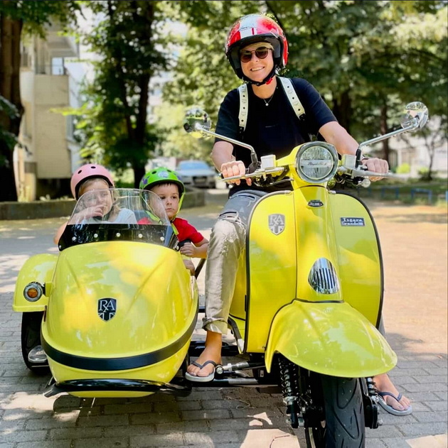 kul-majka-si-gi-vozi-decata-niz-skopje-na-motocikl-tie-biraat-so-shto-kje-odime-vo-gradinka-imame-golema-kolekcija-09.jpg