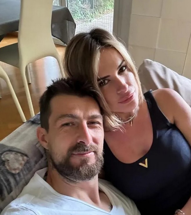 fudbalerot-na-inter-franchesko-acherbi-dvapati-go-pobedi-rakot-se-izbori-so-depresijata-pronajde-ljubov-i-postigna-kluchen-gol-10.jpg