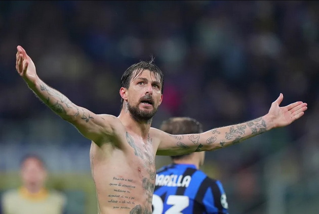 fudbalerot-na-inter-franchesko-acherbi-dvapati-go-pobedi-rakot-se-izbori-so-depresijata-pronajde-ljubov-i-postigna-kluchen-gol-12.jpg