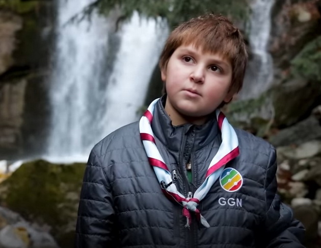 hit-video-po-deteto-so-grashokot-vo-makedonija-stana-hit-detence-shto-bara-maslinki-od-majka-si-02.jpg
