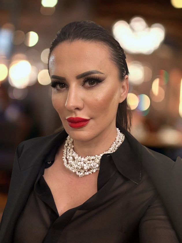 inspirativna-zhena-maja-aceski-biznismenka-majka-na-3-deca-i-dama-so-vpechatliv-moden-stil-i-strast-za-chanti-11.jpeg