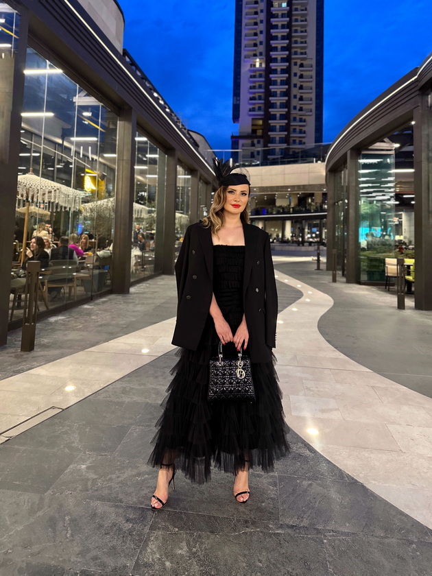inspirativna-zhena-maja-aceski-biznismenka-majka-na-3-deca-i-dama-so-vpechatliv-moden-stil-i-strast-za-chanti-23.jpeg