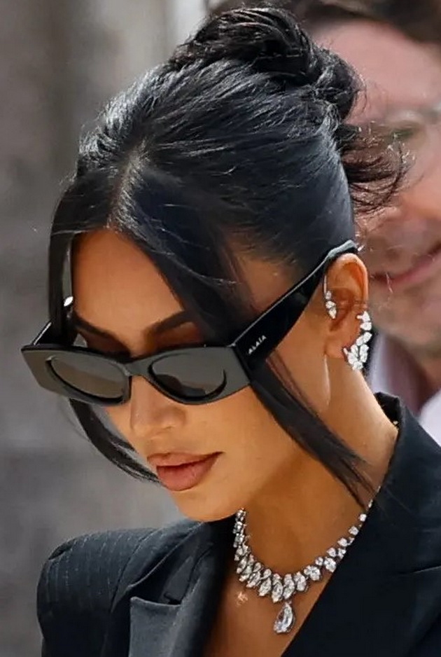 kim-kardashijan-se-pojavi-na-sud-kako-modna-ikona-so-nakit-od-7-milioni-dolari-za-da-se-soochi-so-kradcite-02.jpg
