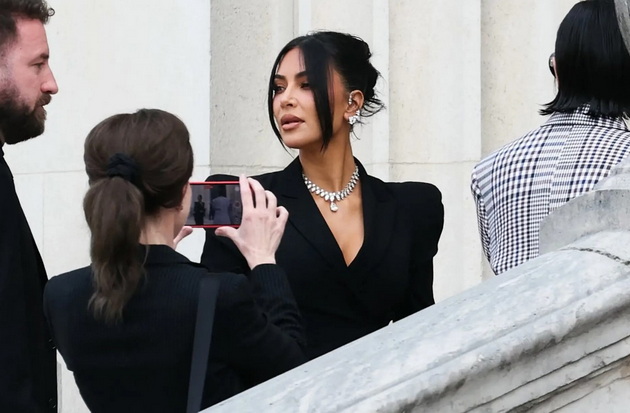 kim-kardashijan-se-pojavi-na-sud-kako-modna-ikona-so-nakit-od-7-milioni-dolari-za-da-se-soochi-so-kradcite-03.jpg