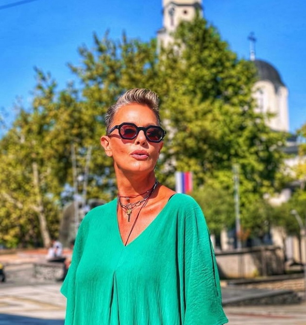 tijana-dapchevikj-progovori-za-razvodot-na-roditelite-zhiveeja-pod-ist-pokriv-no-ne-komuniciraa-02.jpg