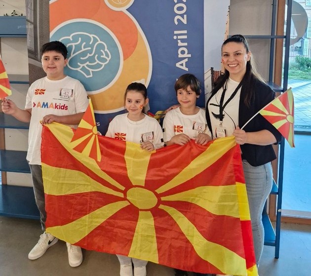 deca-od-smartykids-aerodrom-skopje-se-vrakjaat-kako-shampioni-od-megjunarodna-olimpijada-vo-belgija-01.JPG