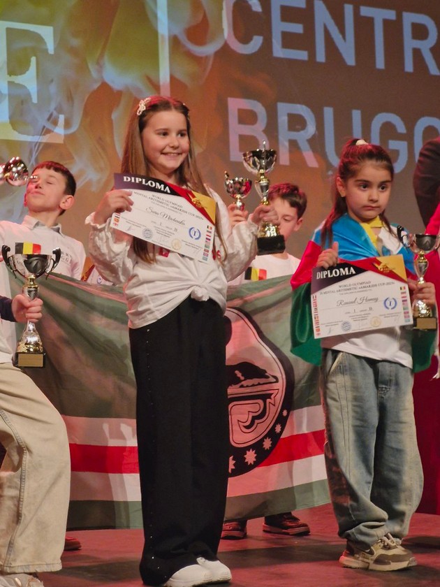 deca-od-smartykids-aerodrom-skopje-se-vrakjaat-kako-shampioni-od-megjunarodna-olimpijada-vo-belgija-06.JPG