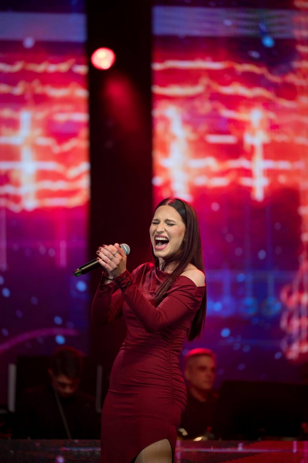 dvajca-dobitnici-na-zlatna-bubamara-na-edno-mesto-na-stars-symphony-vo-arena-boris-trajkovski-02.JPG