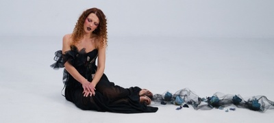 makedonskata-pop-rok-scena-dobiva-nova-zvuchna-nishka-natasha-miha-go-promovira-svojot-najnov-singl-svetlina-povekje.jpg
