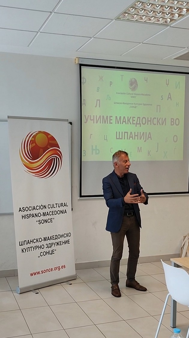 prv-chas-po-makedonski-jazik-za-decata-vo-shpanija-istoriski-nastan-za-makedonskata-zaednica-03_copy.JPG