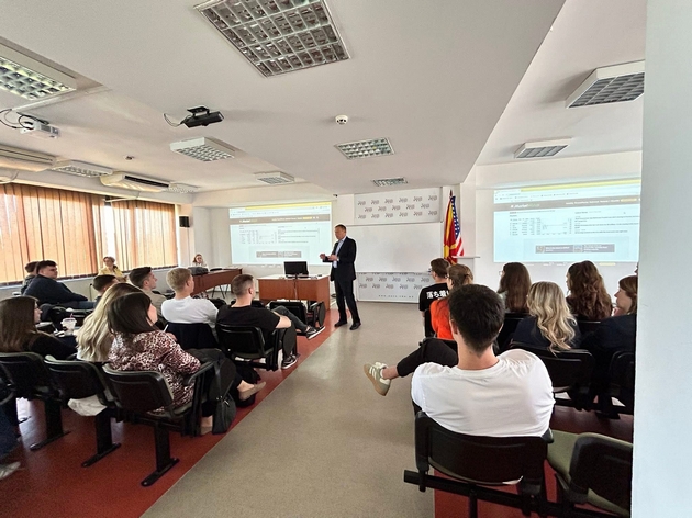 uaks-20-godini-sozdava-generacii-studenti-podgotveni-za-globalniot-svet-04.JPG
