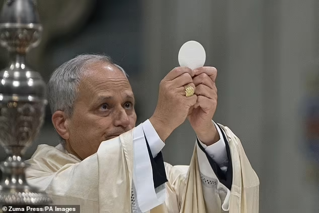 aktiven-e-na-tviter-igra-tenis-bil-shtitenik-na-papata-francisk-shto-znaeme-za-noviot-papa-leo-xiv-08.jpg