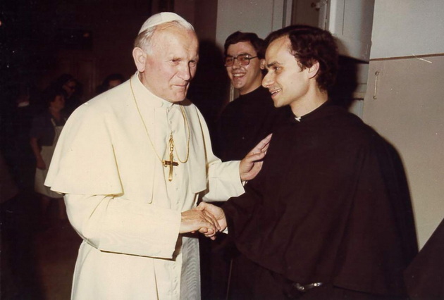 aktiven-e-na-tviter-igra-tenis-bil-shtitenik-na-papata-francisk-shto-znaeme-za-noviot-papa-leo-xiv-14.jpg