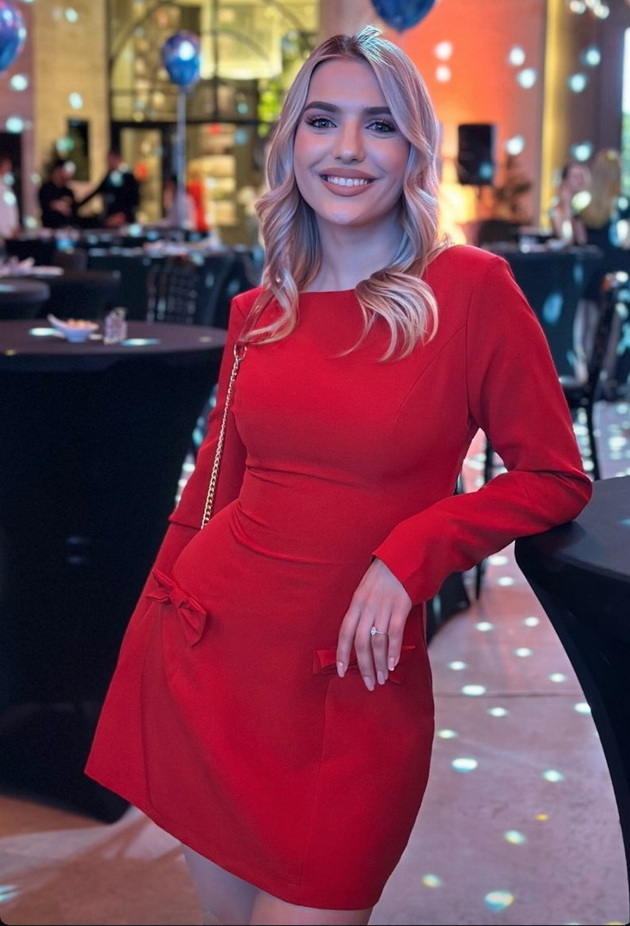 antonia-vo-smel-fustan-lila-vo-biseri-shto-oblekoa-poznatite-na-17-tiot-rodenden-na-ubavina-i-zdravje-21.jpg