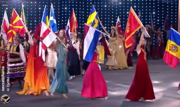 charna-nevzati-blesna-vo-fustan-so-boite-na-makedonskoto-zname-na-mis-na-svetot-najubavata-pretstavnichka-shto-sme-ja-imale-05.jpg