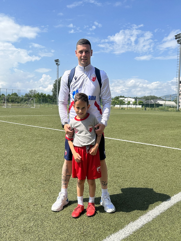 darijan-gelevski-9-e-nash-fudbaler-so-svetski-talent-trenerite-na-barselona-me-izbraa-za-najdobar-igrach-na-kamp-za-mladi-talenti-17_copy.jpg