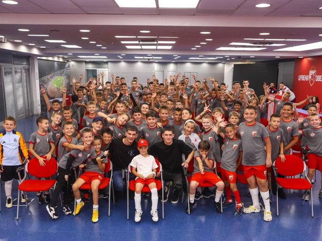 darijan-gelevski-9-e-nash-fudbaler-so-svetski-talent-trenerite-na-barselona-me-izbraa-za-najdobar-igrach-na-kamp-za-mladi-talenti-39.jpg