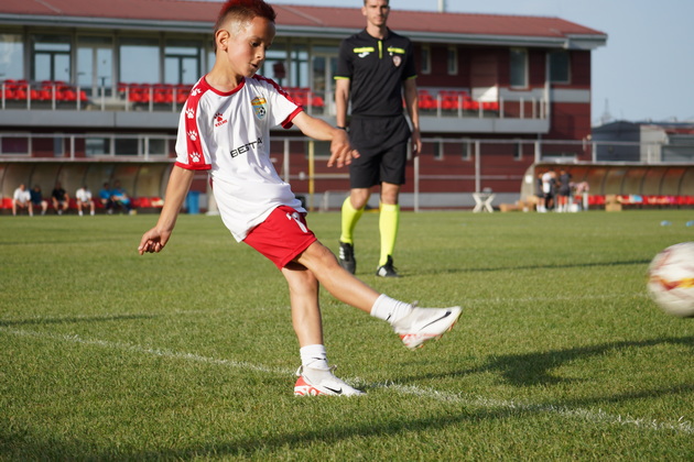 darijan-gelevski-9-e-nash-fudbaler-so-svetski-talent-trenerite-na-barselona-me-izbraa-za-najdobar-igrach-na-kamp-za-mladi-talenti-46.jpg