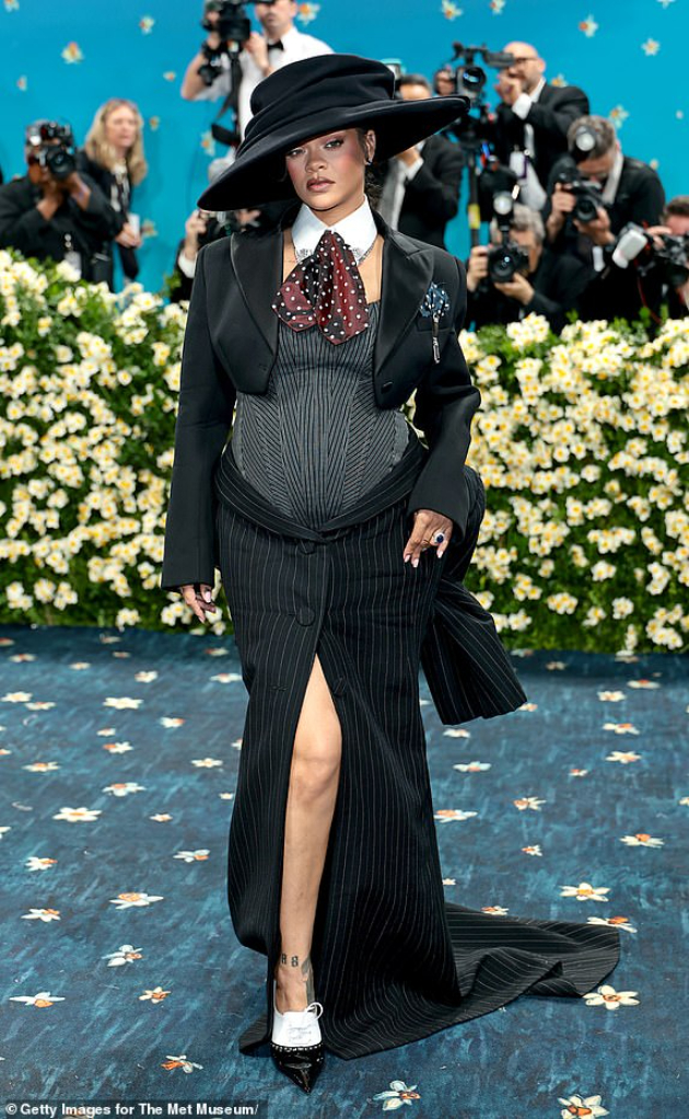 dojde-posledna-otkri-deka-e-tretpat-bremena-rijana-izdominira-na-met-gala-2025-07.jpg