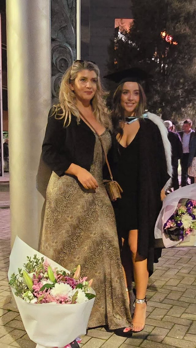 helena-roza-gorda-na-svojata-kjerka-kjara-diplomirashe-na-vtor-fakultet-i-proslavi-so-semejstvoto-05.jpg