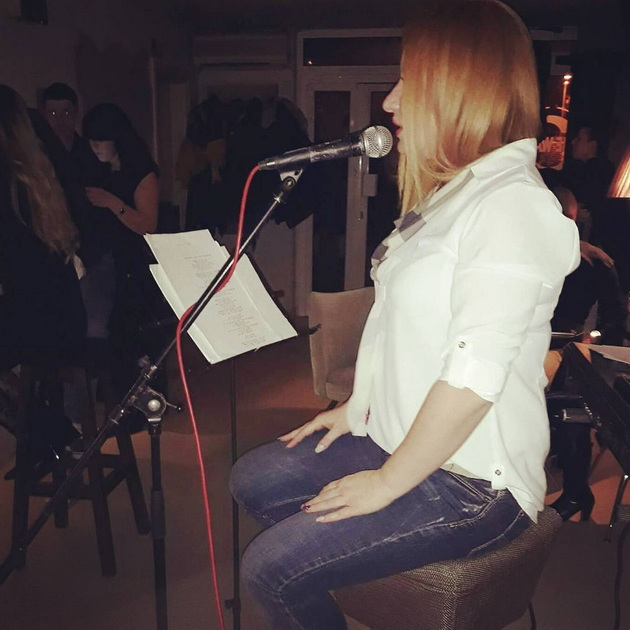 iskra-trpeva-kjerkata-mi-ja-fakjashe-ustata-na-2-godini-za-da-ne-peam-a-sega-me-pritiska-da-se-vratam-na-estradata-03.jpg