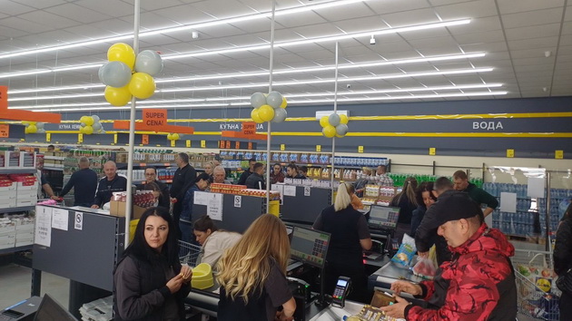 stokomak-rushi-rekordi-makedonskite-tradicionalni-ajvar-i-belo-sirenje-stanaa-hit-vo-srbija-05.jpg