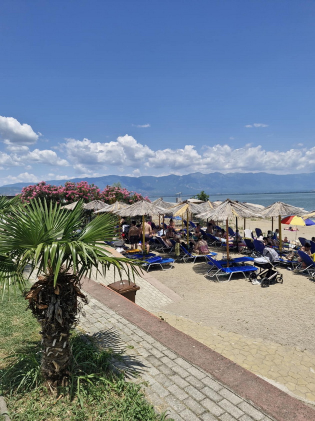 atmosferata-vo-dojran-vo-juni-2025-polni-plazhi-mnogu-kapachi-vo-ezeroto-i-pristapni-ceni-neskafe-100-denari-pivo-120-03.jpg