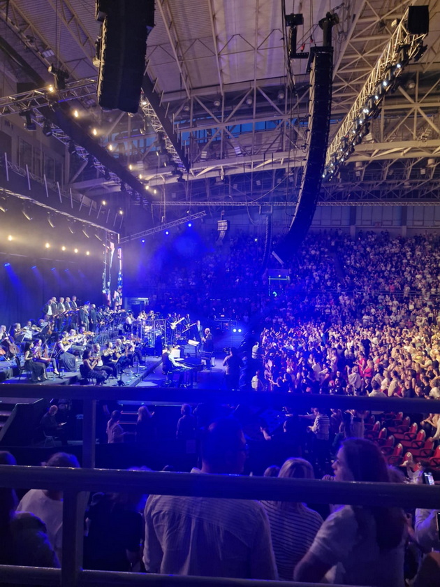 bev-na-koncertot-na-zdravko-cholikj-takva-magija-odamna-ne-sum-pochuvstvuvala-se-ezhev-se-topev-od-emocii-ti-blagodaram-legendaren-choveku-05.jpg