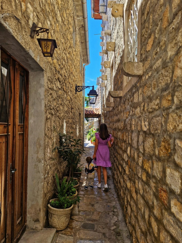 bev-na-odmor-vo-ulcinj-i-go-shetav-crnogorskoto-krajbrezhje-do-budva-magichen-star-grad-13km-pesochna-plazha-04.jpg