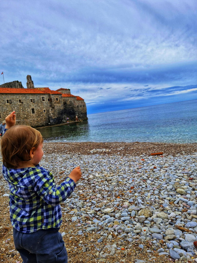 bev-na-odmor-vo-ulcinj-i-go-shetav-crnogorskoto-krajbrezhje-do-budva-magichen-star-grad-13km-pesochna-plazha-05_copy.jpg