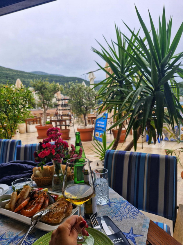 bev-na-odmor-vo-ulcinj-i-go-shetav-crnogorskoto-krajbrezhje-do-budva-magichen-star-grad-13km-pesochna-plazha-19.jpg