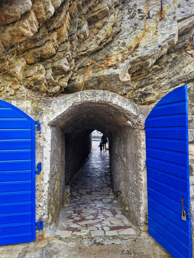 bev-na-odmor-vo-ulcinj-i-go-shetav-crnogorskoto-krajbrezhje-do-budva-magichen-star-grad-13km-pesochna-plazha-22.jpg