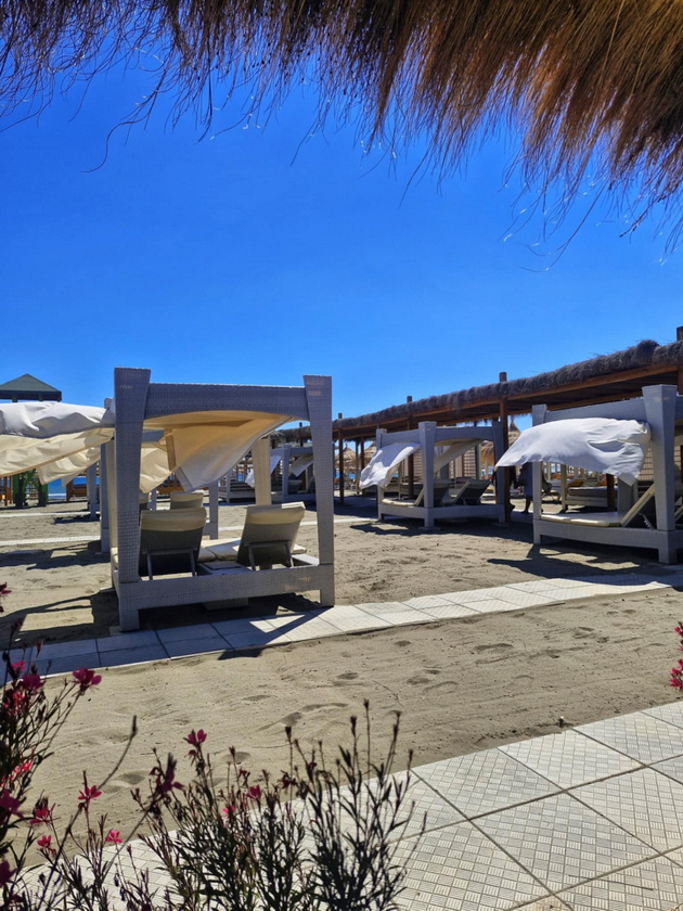 bev-na-odmor-vo-ulcinj-i-go-shetav-crnogorskoto-krajbrezhje-do-budva-magichen-star-grad-13km-pesochna-plazha-24.jpg