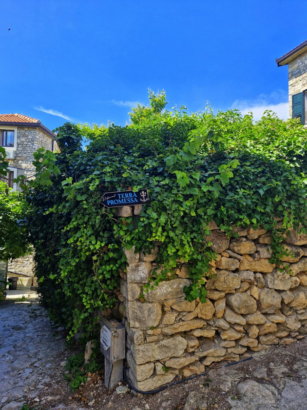 bev-na-odmor-vo-ulcinj-i-go-shetav-crnogorskoto-krajbrezhje-do-budva-magichen-star-grad-13km-pesochna-plazha-25.jpg