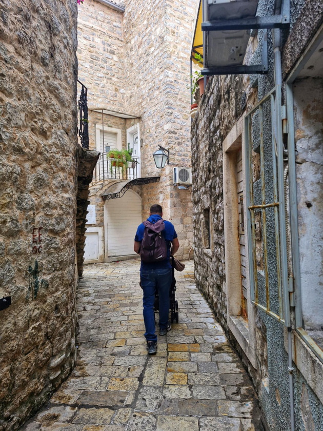 bev-na-odmor-vo-ulcinj-i-go-shetav-crnogorskoto-krajbrezhje-do-budva-magichen-star-grad-13km-pesochna-plazha-29.jpg