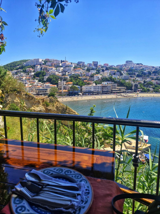 bev-na-odmor-vo-ulcinj-i-go-shetav-crnogorskoto-krajbrezhje-do-budva-magichen-star-grad-13km-pesochna-plazha-33_copy_copy.jpg