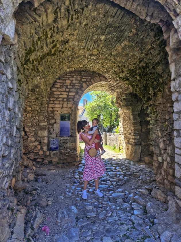 bev-na-odmor-vo-ulcinj-i-go-shetav-crnogorskoto-krajbrezhje-do-budva-magichen-star-grad-13km-pesochna-plazha-40.jpg
