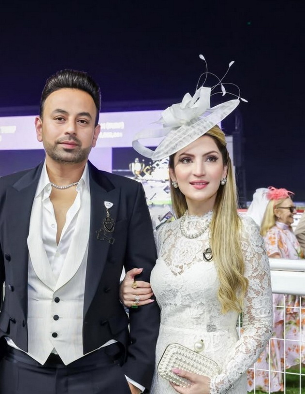 indiski-biznismen-i-kupi-rolls-royce-na-1-godishnata-kjerka-rozov-i-napraven-specijalno-za-nea-09.jpg