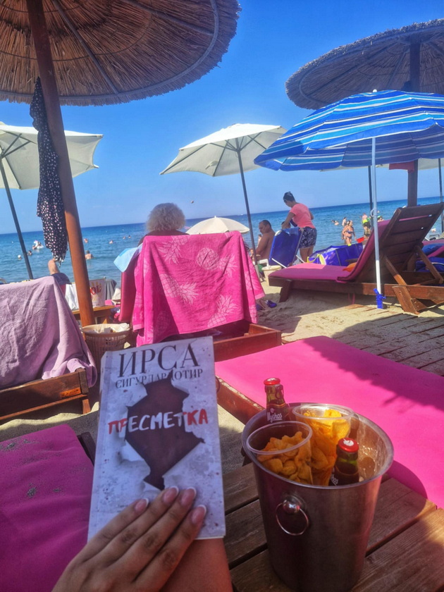 junskiot-odmor-vo-nei-pori-2025-ta-super-pesochna-plazha-so-plitko-za-deca-5-evra-lezhalka-so-kafe-no-i-ton-komarci-001.jpg
