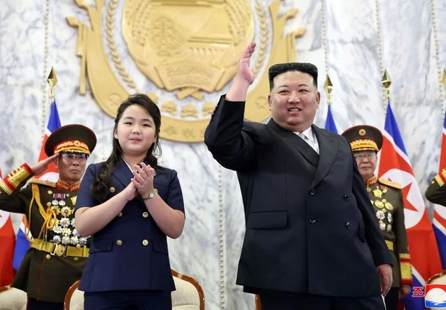 kontroverzniot-diktator-kim-djong-un-so-soprugata-i-omilenata-kjerka-ja-otvori-turistichkata-zona-vo-severna-koreja-09.jpg