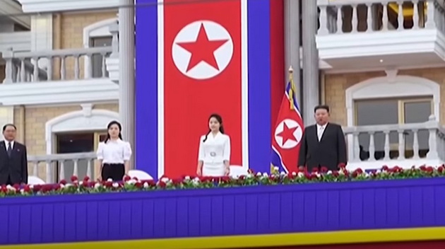 kontroverzniot-diktator-kim-djong-un-so-soprugata-i-omilenata-kjerka-ja-otvori-turistichkata-zona-vo-severna-koreja-19.jpg