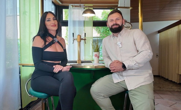makedonski-iselenik-snima-hit-videa-vo-germanija-suzana-gavazova-kaj-nego-otkriva-sakam-da-se-soncham-toples-001.jpg