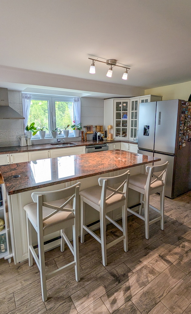 na-gosti-vo-semejniot-dom-na-davor-dave-s-kitchen-vo-ohrid-kukja-prostrana-kujna-so-pogled-kon-ezeroto-i-rajsko-dvorche-foto-10.jpg