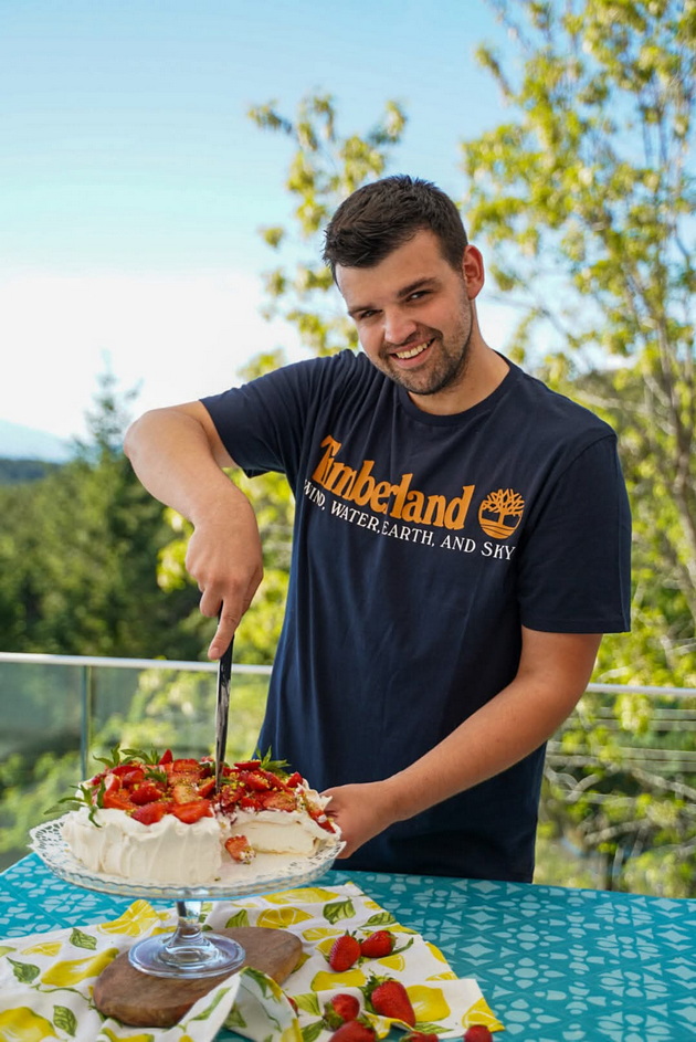 na-gosti-vo-semejniot-dom-na-davor-dave-s-kitchen-vo-ohrid-kukja-prostrana-kujna-so-pogled-kon-ezeroto-i-rajsko-dvorche-foto-16.jpg