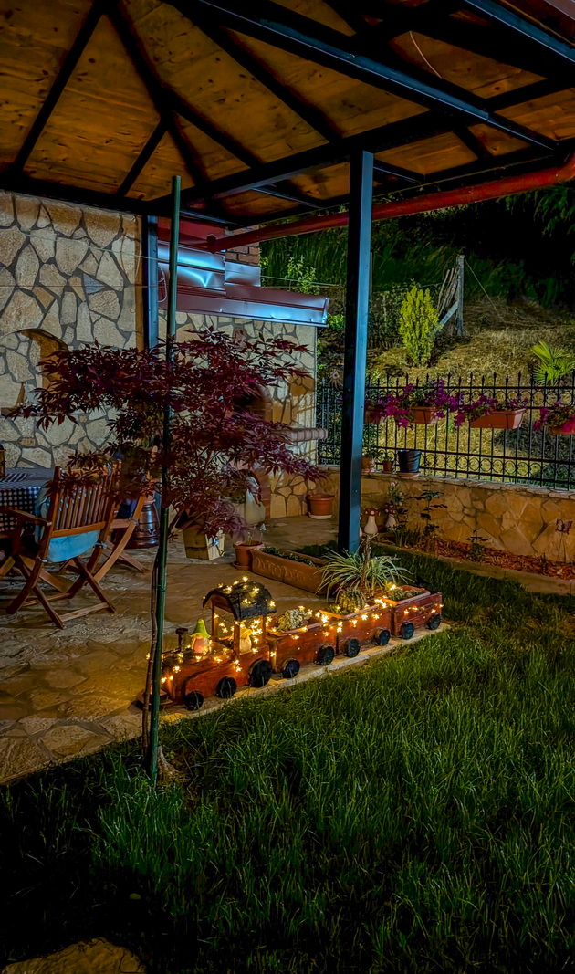 na-gosti-vo-semejniot-dom-na-davor-dave-s-kitchen-vo-ohrid-kukja-prostrana-kujna-so-pogled-kon-ezeroto-i-rajsko-dvorche-foto-18.jpg