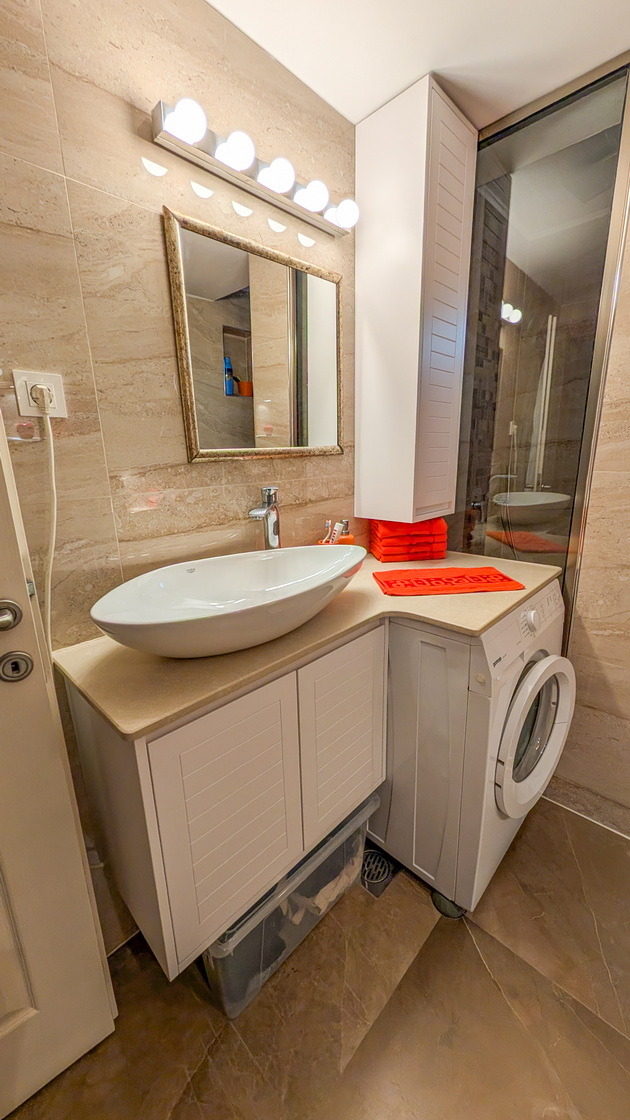 na-gosti-vo-semejniot-dom-na-davor-dave-s-kitchen-vo-ohrid-kukja-prostrana-kujna-so-pogled-kon-ezeroto-i-rajsko-dvorche-foto-22.jpg