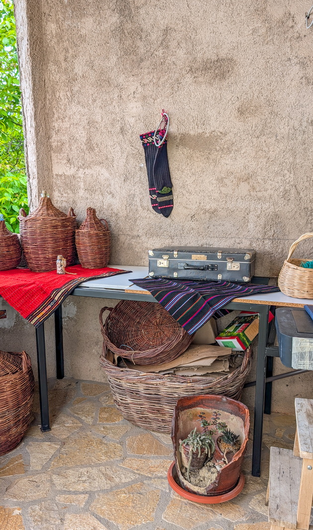 na-gosti-vo-semejniot-dom-na-davor-dave-s-kitchen-vo-ohrid-kukja-prostrana-kujna-so-pogled-kon-ezeroto-i-rajsko-dvorche-foto-28.jpg