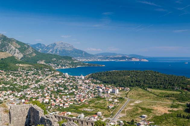 nema-igla-kade-da-frlish-plazhite-vo-sutomore-se-pretrupani-so-turisti-ushte-vo-juni-foto-05.jpg